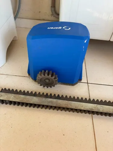Motor para Portão Garen 1/2 HP 220V + 2 Peças de Trilho