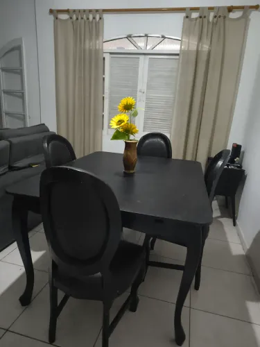 Queima de mudança - 4 cadeiras medalhão + mesa Luiz XV R$600,00