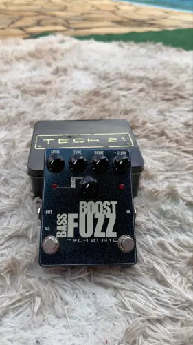 Bass Fuzz Boost - Fuzz + Boost para Contrabaixo Tech 21