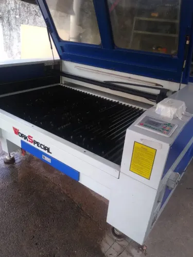 Máquina de corte a laser 100 watts 