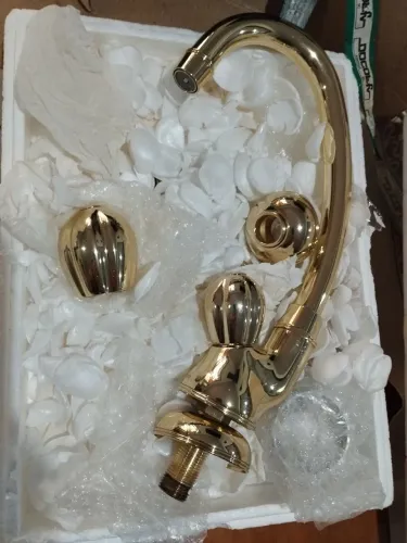 Torneira de luxo dourada Docol