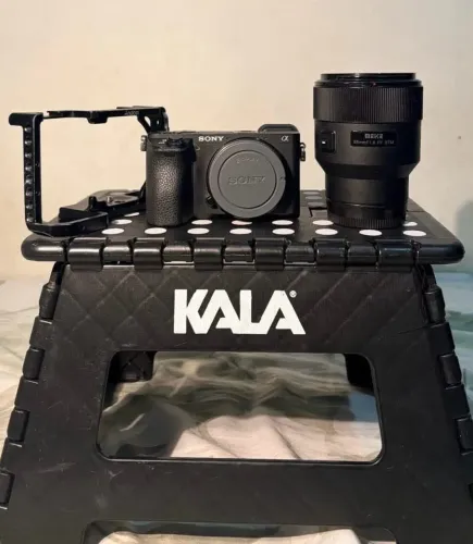 Sony A6500 + lente 85mm 1.8 + cage