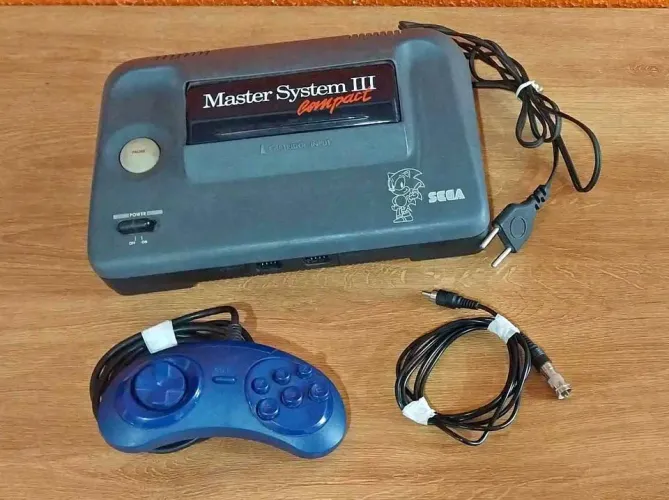 ? Master System 3 Compact com Sonic na Memória - R$ 300