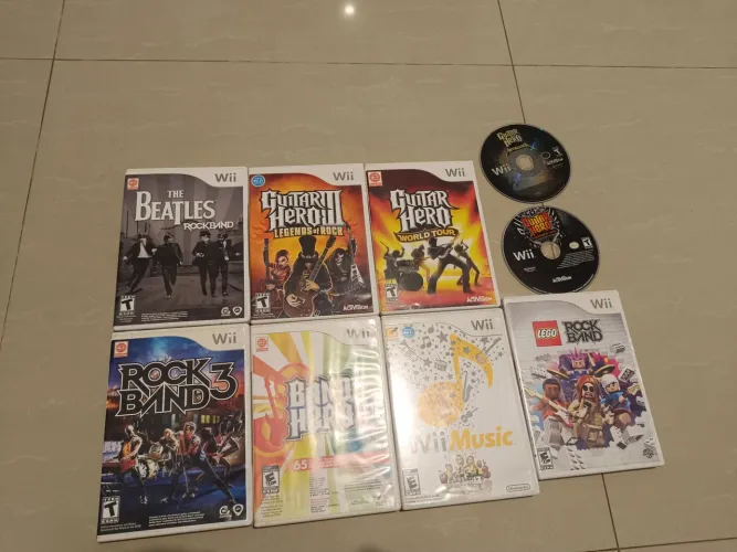 Lote de jogos Wii Guitar Hero Rock Band Leia o anúncio 