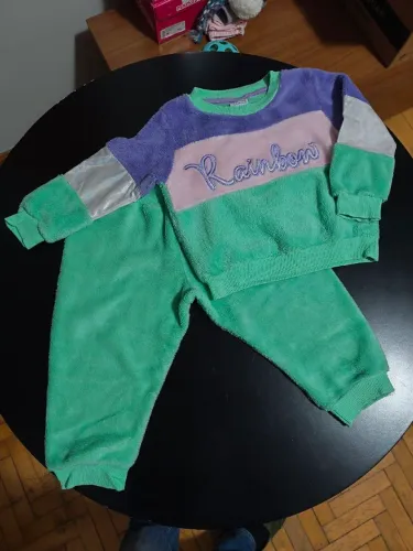 Inverno bebe 12 a 18 meses + touca Benneton + conj touca e luvas
