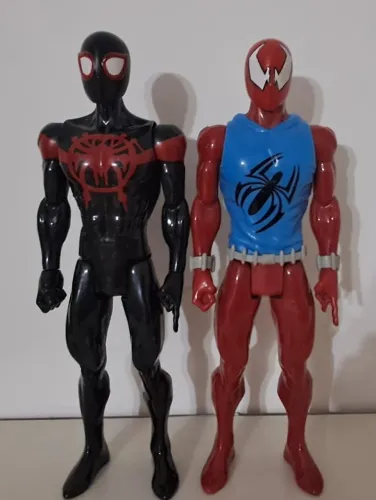 Titan Hero Series Aranhaverso Scarlet Spider / Miles Morales