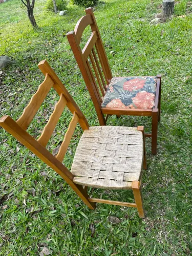 Vendo 5 cadeiras e um banco