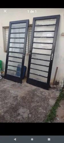 Porta de ferro com vidro sem batente 2 por 150