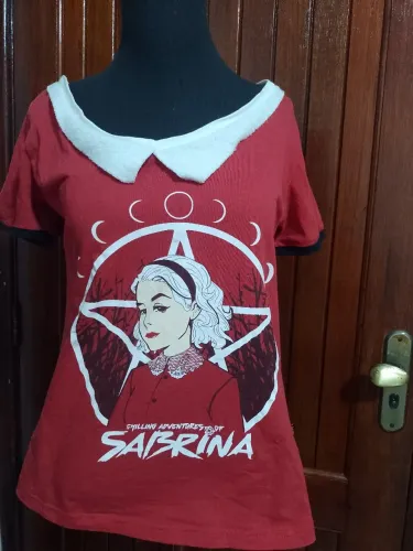 Camisa de malha da série Sabrina da netiflix
