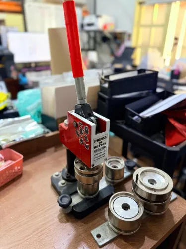 Máquina dê bottons chigueto reta profissional  com 2 matriz