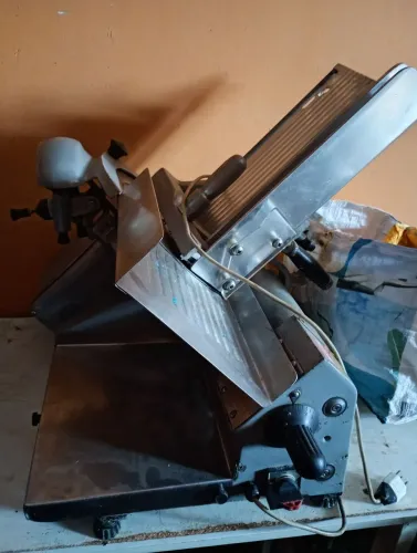 Máquina de fatiar frios