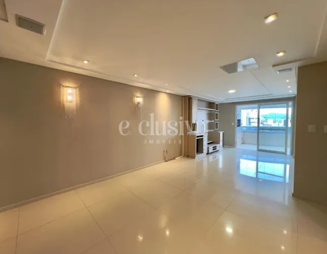 Amplo Apartamento em Andar Alto no Coração do Estreito