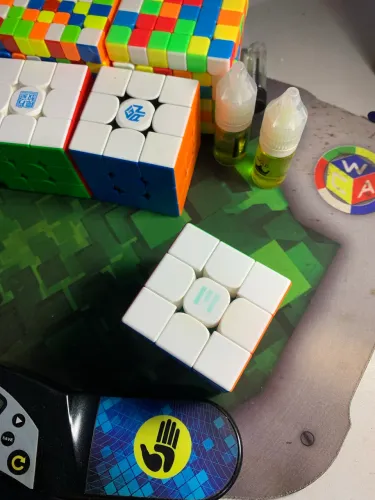 Cubo Mágico 3x3x3 Moyu YS3M HuaMeng - Ball Core + Maglev + Magnético