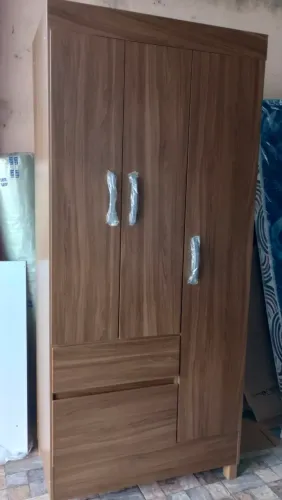 Guarda roupa de solteiro 