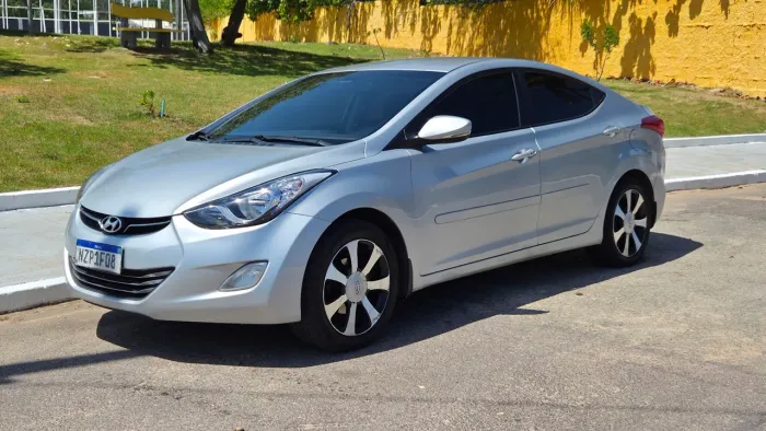 Hyundai Elantra GLS 1.8 16V Aut. 2012