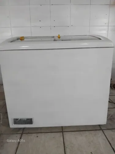 Freezer compacto tampa vidro deslizante 260t 220v