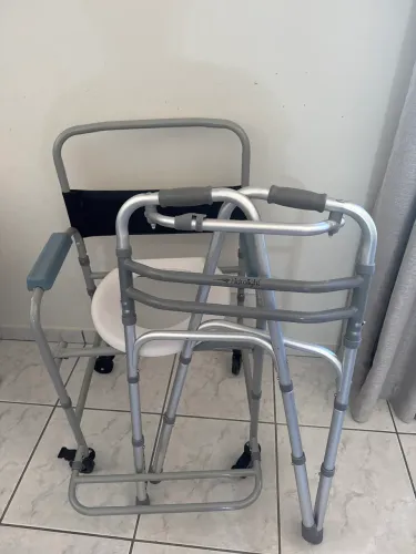 Cadeira de banho e andador