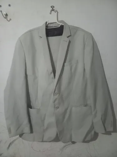 Vende-se Paletó com Calça