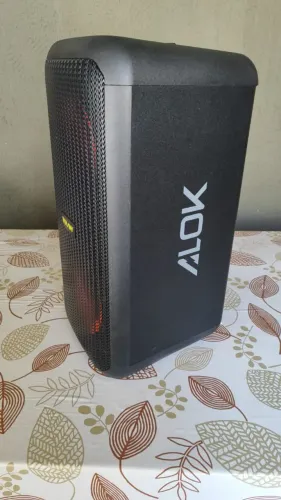 Vendo caixa de som WAAW ALOK... iluminação led e Bluetooth ..