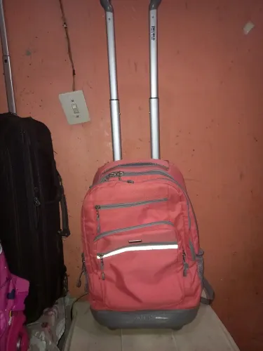 Mochila de rodinha cor rosa