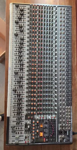 ?Mesa de Som Behringer Eurodesk SX3242FX (32 Canais / Dual FX) - Necessita de manutenção 