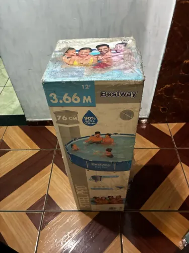 Vende-se piscina nova na caixa!