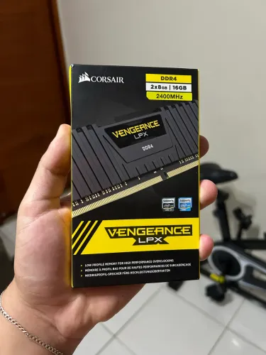 Memórias Ram Corsair Vengeance (2x8GB 2400mhz)