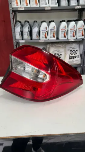 Lanterna Ford ka 2015 lado direito<br>Valor: 250,00