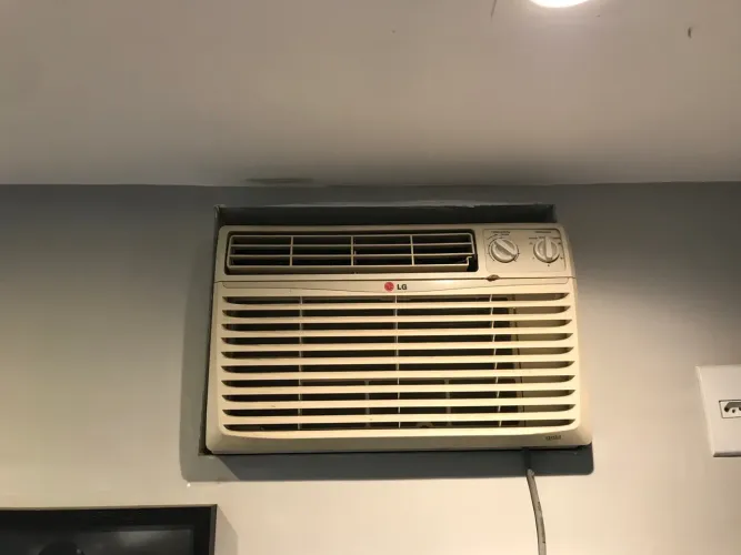 Ar-Condicionado de Janela LG 10.000 BTUs 127V