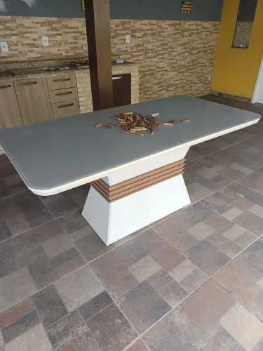 Mesa com 6 cadeiras