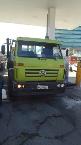 Vende se caminhão poliguindaste duplo