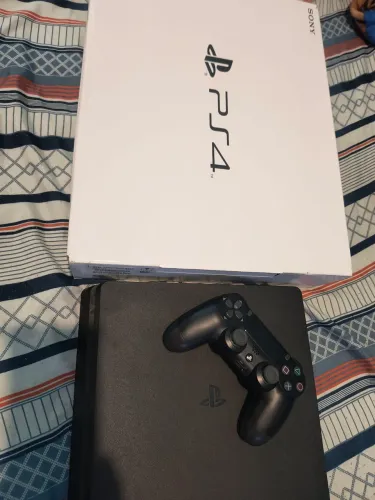 Vendo PlayStation 4 desbloqueado com 40 jogos 