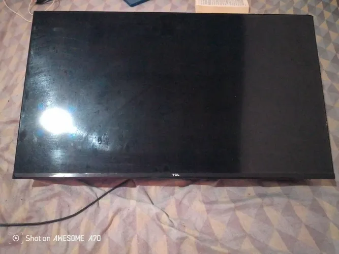 Tela pra vender o único defeito e que só tô pegando um fone o resto tá tudo bom