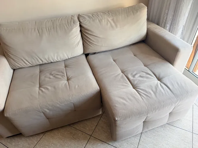 Sofá retrátil em ótimo estado., 2.05 x 90 fechado!! sem defeitos.. Retratil mede 2 metros