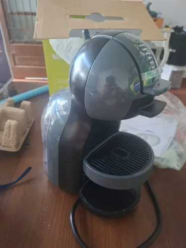 Cafeteira Dolce Gusto Preto e cinza 127v