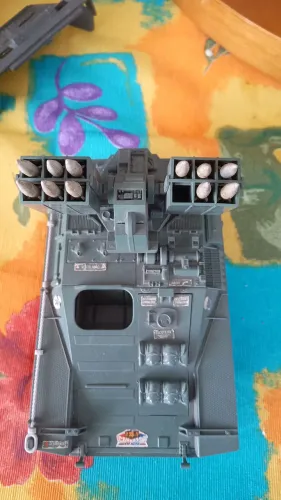 TANQUE LANÇA FOGUETES (Comandos em ação)