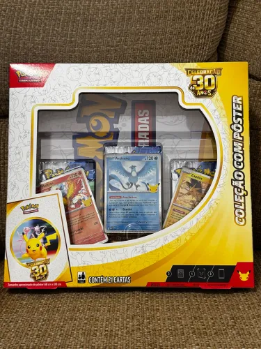 Pokémon TCG: Coleção com Pôster Celebração 30 Anos