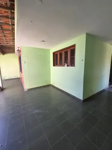 Vendo / Alugo casa com 3 quartos em lote de 360 metros2 no Bairro Amadeu Furtado
