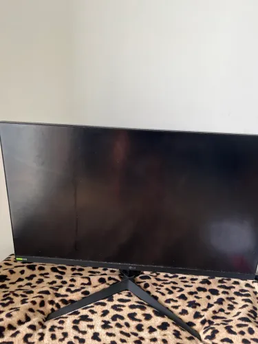 Monitor Gamer LG UltraGear 27 POLEGADAS 144Hz - Tela Danificada