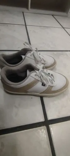 Vendo um tênis infantil. Tamanho 31.