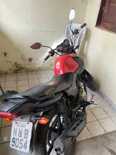 Moto pra pegar e rodar , tudo funcionando 