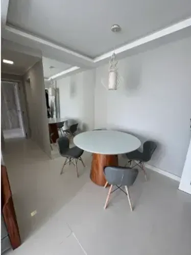 Apartamento mobiliado no Flamboyant com 2 quartos sendo 1 suíte