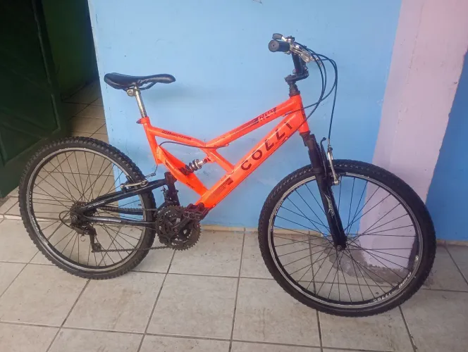 Vendo Bicicleta Colli de Amortecedor aro 26, Toda Revisada, 21 Marchas