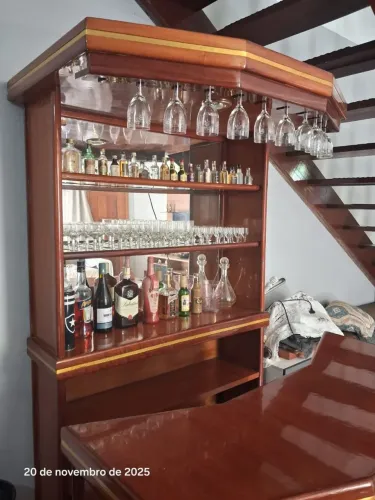 Bar com 3 bancos 
