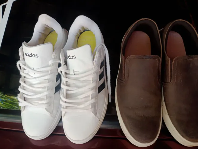 Vendo Adidas semi novo usado poucas veses 