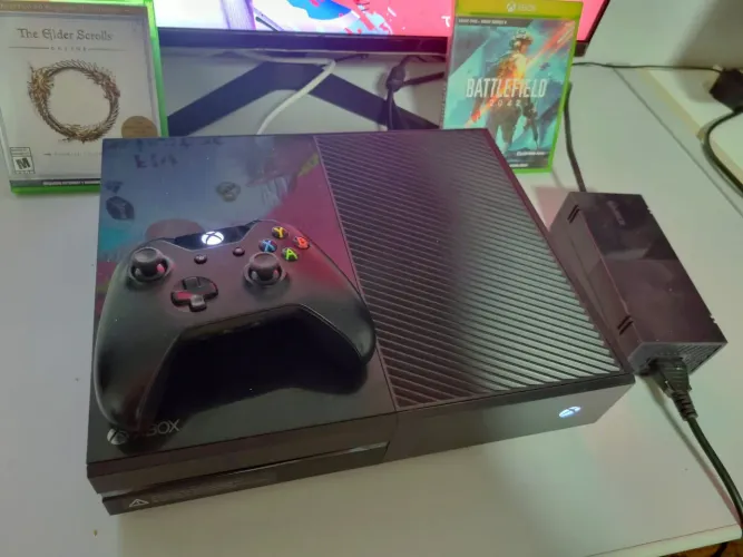 Xbox One 1Tb com 3 Jogos 1 controle Revisado