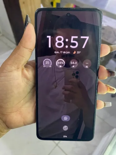 Moto G84