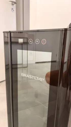 Adega climatizada Brastemp - 12 garrafas de vinho