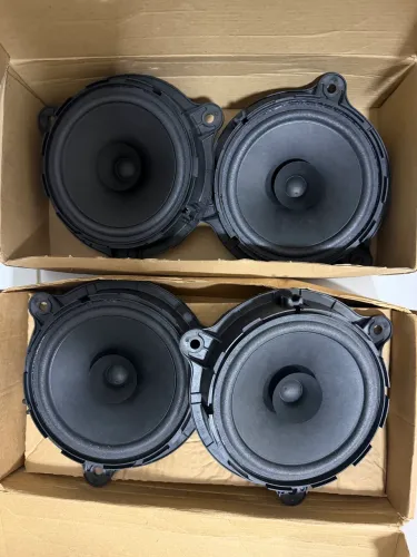 Kit 4 Alto-falantes Originais Nissan Versa Advance 2021 - Estado de Novo