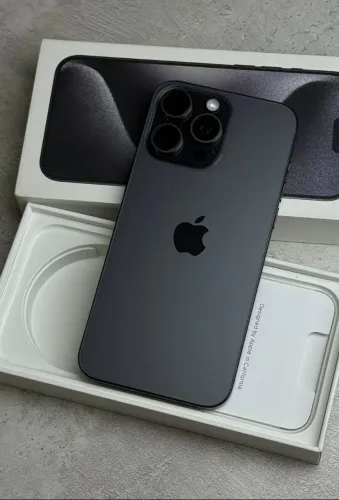 iPhone 15 pro Max 256gb CPO branco, natural e preto